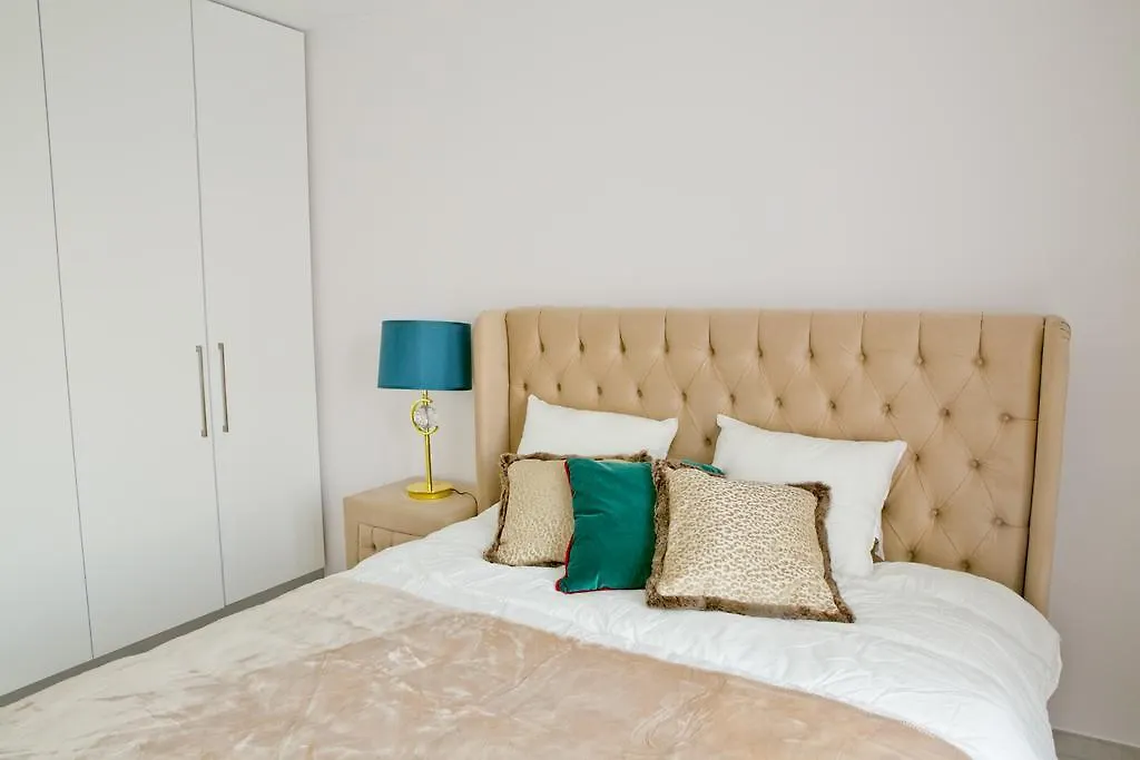 Elegant City Center Apartment 7A Krasków